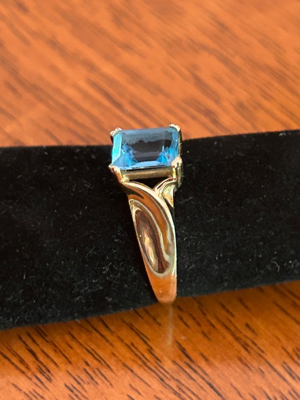 14 k gold Blue Topaz ring - Picture 3 of 5